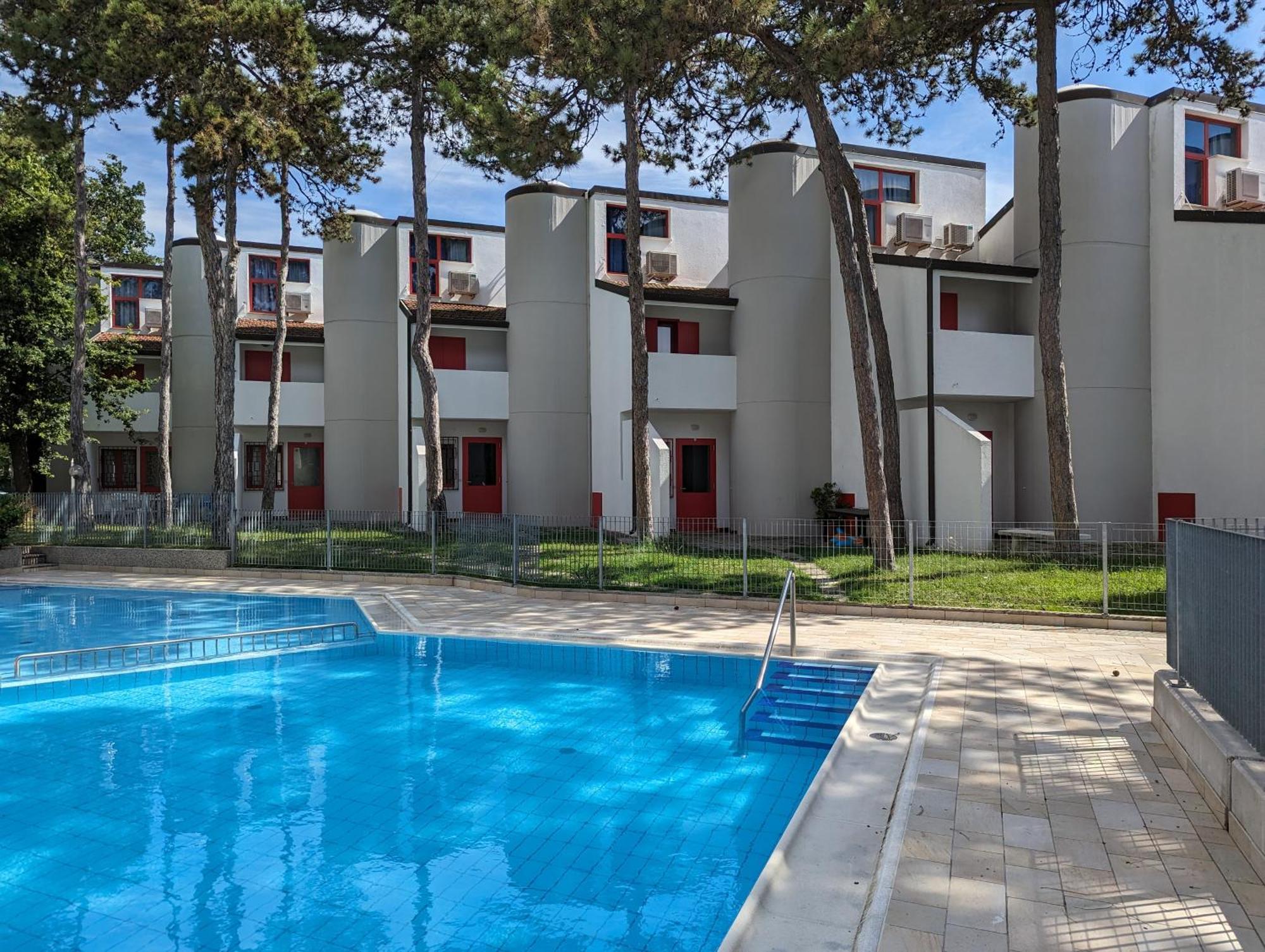 Holiday Village Линьяно-Саббьядоро Экстерьер фото
